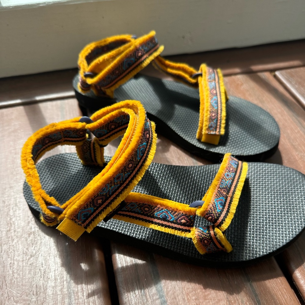 Women’s teva sandals